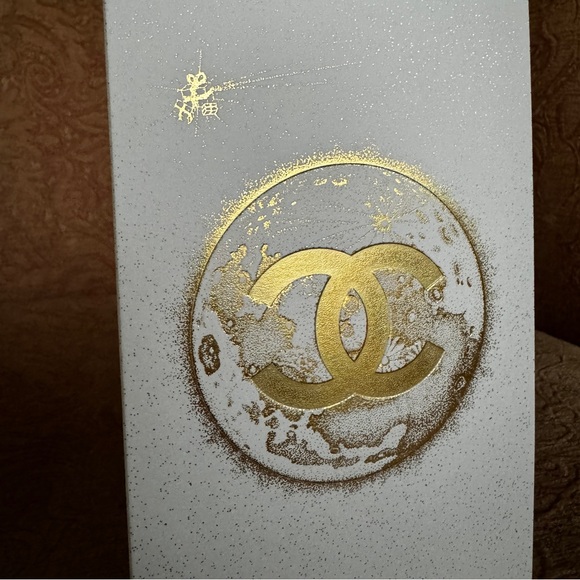 ✉️ Chanel White and Gold Greeting Card - Picture 4 of 7